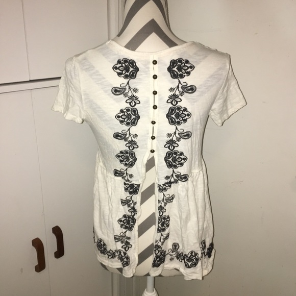 COCO & JAIMESON | open back embroidered top - Picture 3 of 5